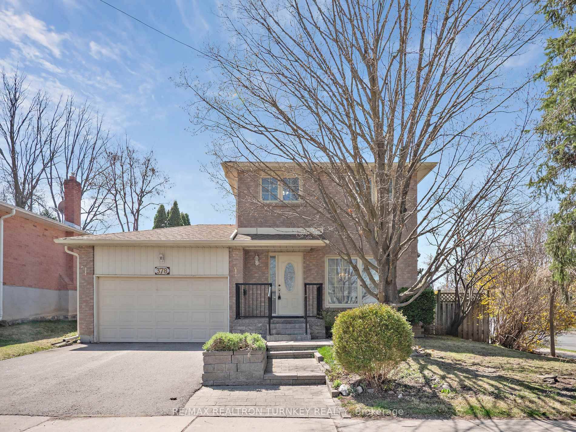 Opportunity Knocks ! Own a detached brick home with lovely curb appeal and a finished basement in one of Newmarket's most sought after family neighbourhoods !