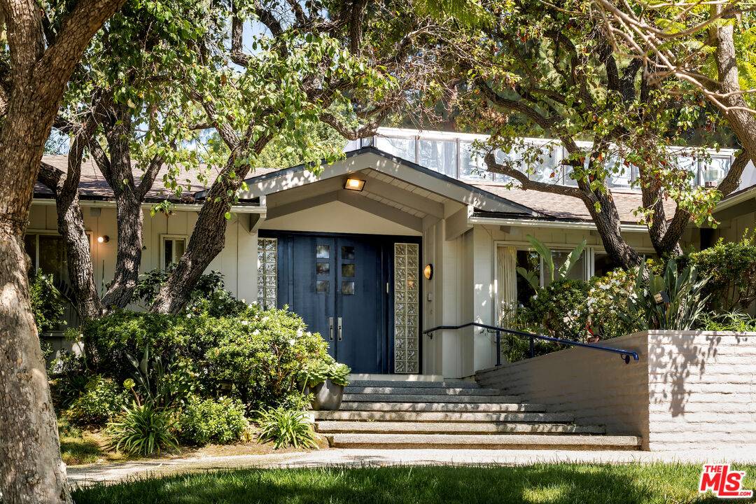 811  N Hillcrest Rd 5BR Beverly Hills Post Office | B.H.P.O. La