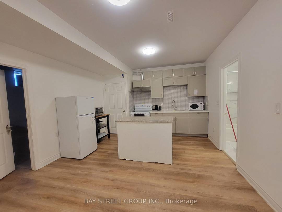 9 foot ceiling, doesn't feel like a basement.