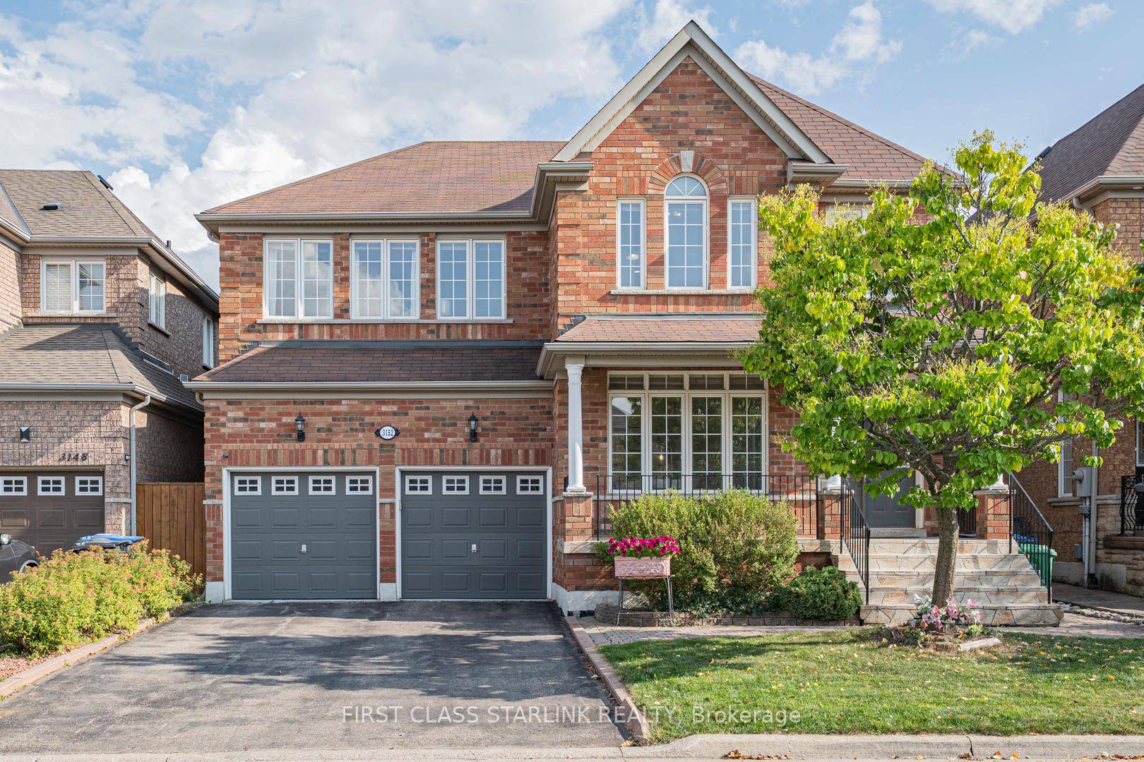Stunning amp ; Immaculate Detached Home About 3200 Sq Ft In The Desired Neighborhood Of Churchill Meadows.