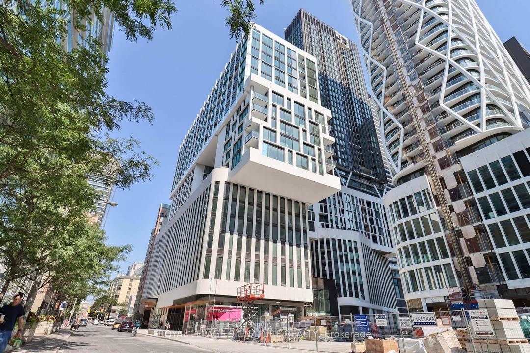 Welcome To Fully Furnished, Modern amp ; Functional 1 Bedroom Den Suite at 121 St Patrick St.