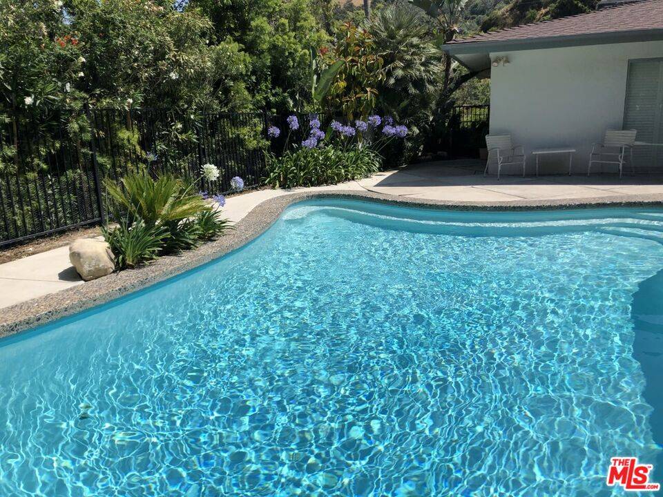 8617 Allenwood Rd 3.0 Hollywood Hills East LA