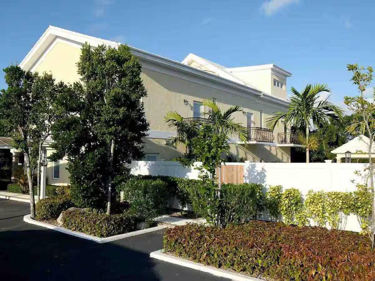 LYFORD HILLS Condo Old-Fort-Bay Bahamas