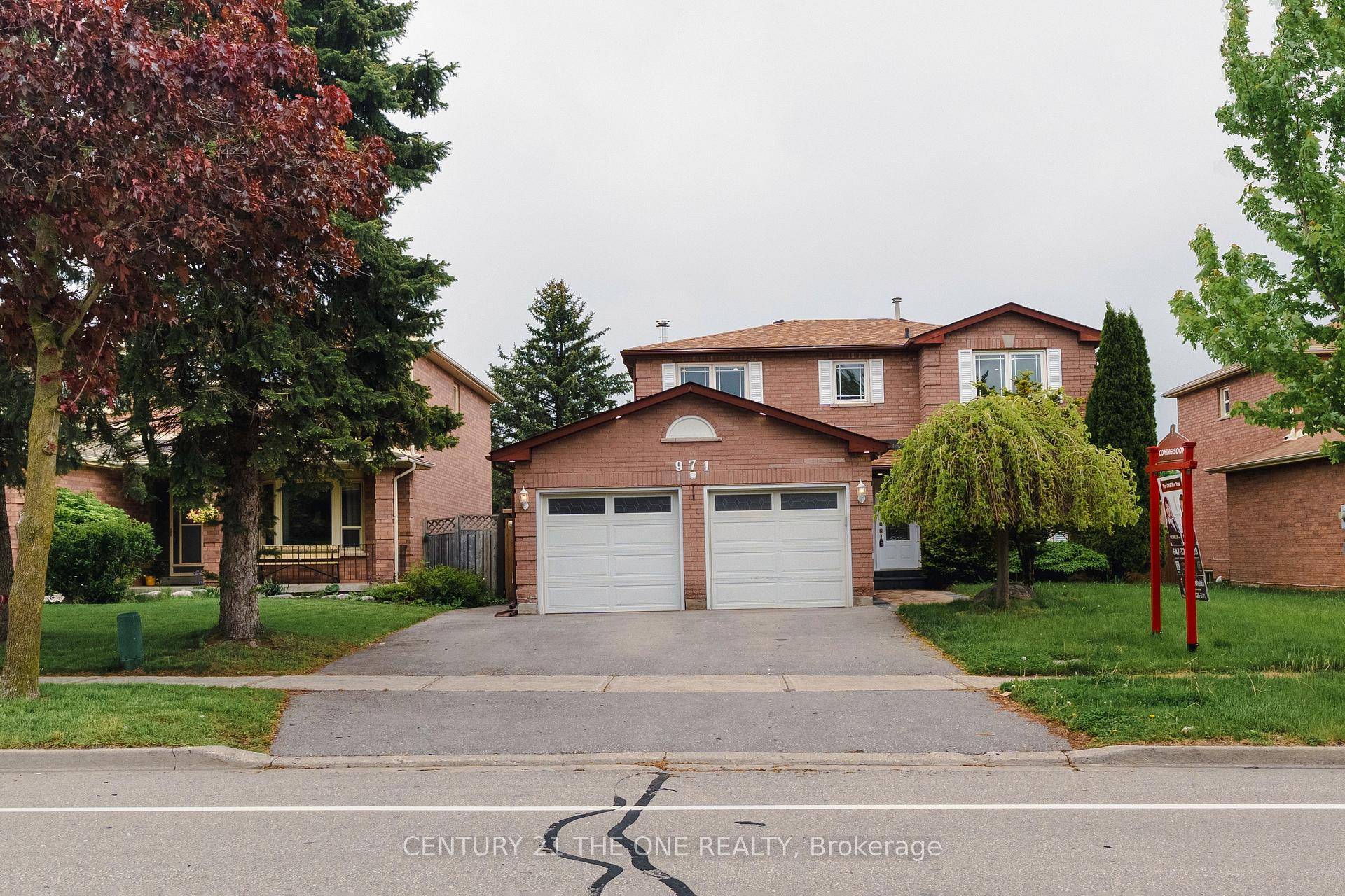 Welcome to this absolutely stunning detached home situated on a premium 50x112 ft ravine lot in the highly sought after Leslie Valley.
