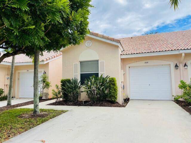Beautiful movie ready Villa in Delray Beach.