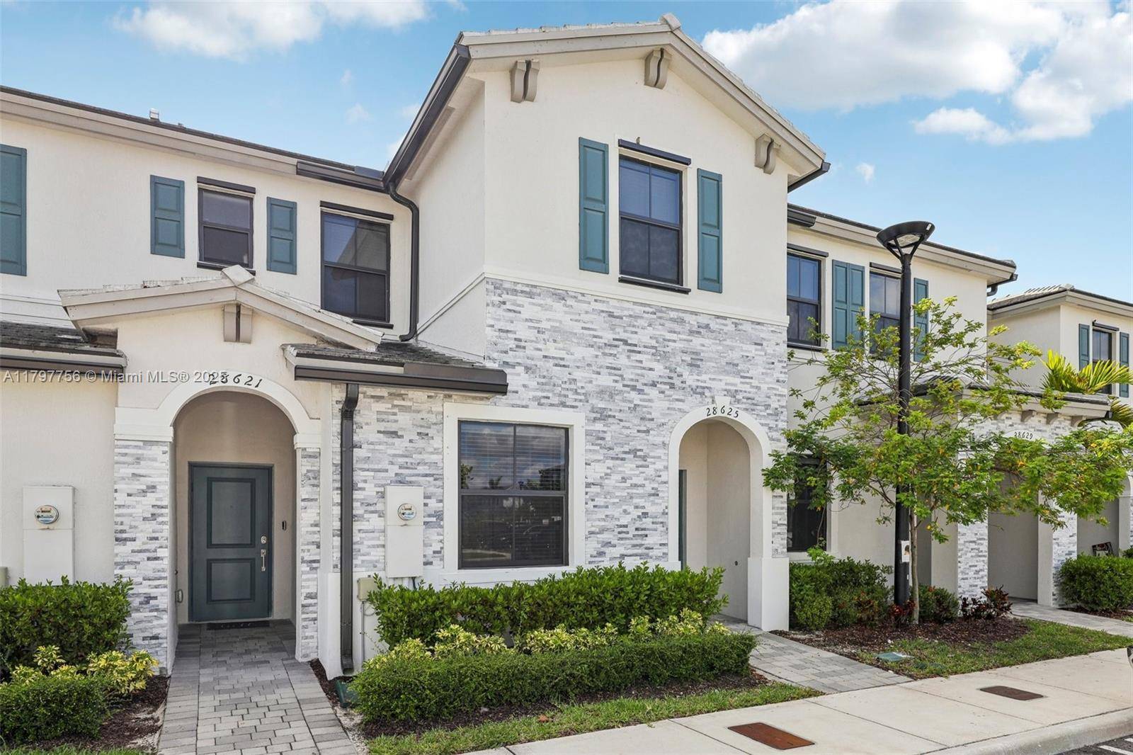 Attn investors Discover your perfect home in Pine Vista, Homestead !