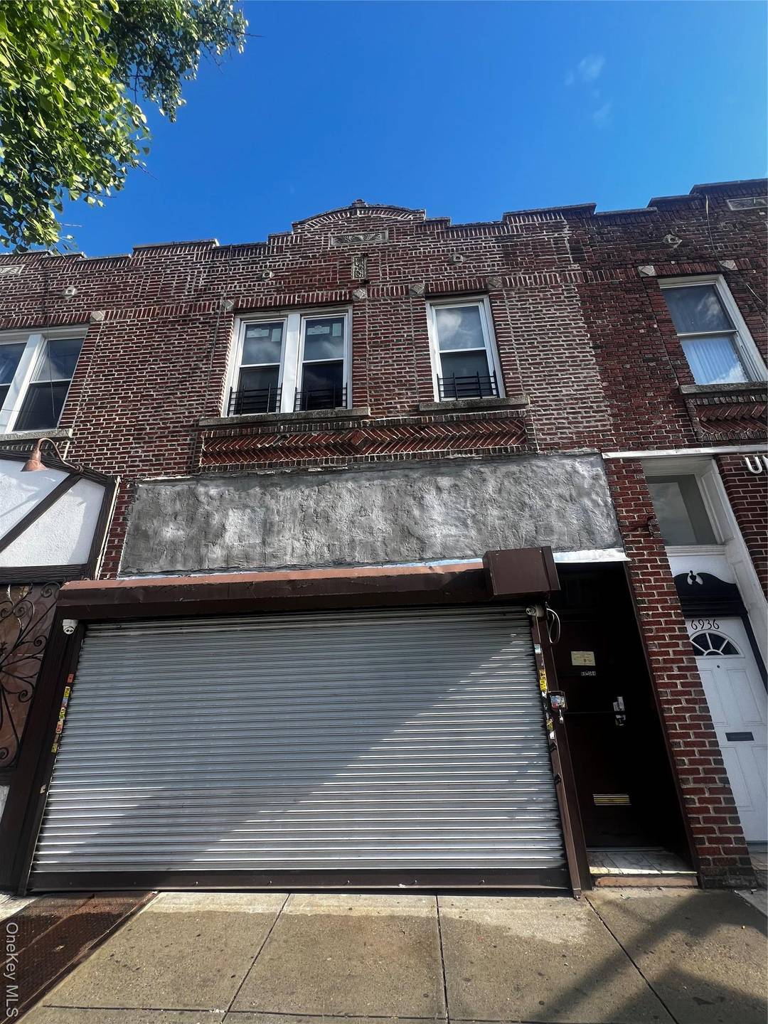 MIXED USED INVESTMENT PROPERTY Gross Income 132, 616 Expenses 13, 500 Net Operating Income 118, 716 Cap Rate 7.