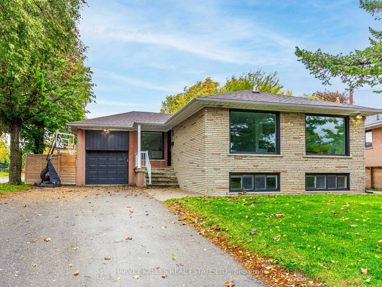 Welcome to this beautifully renovated 3 bedroom bungalow nestled in the highly sought after Bathurst Manor neighbourhood.