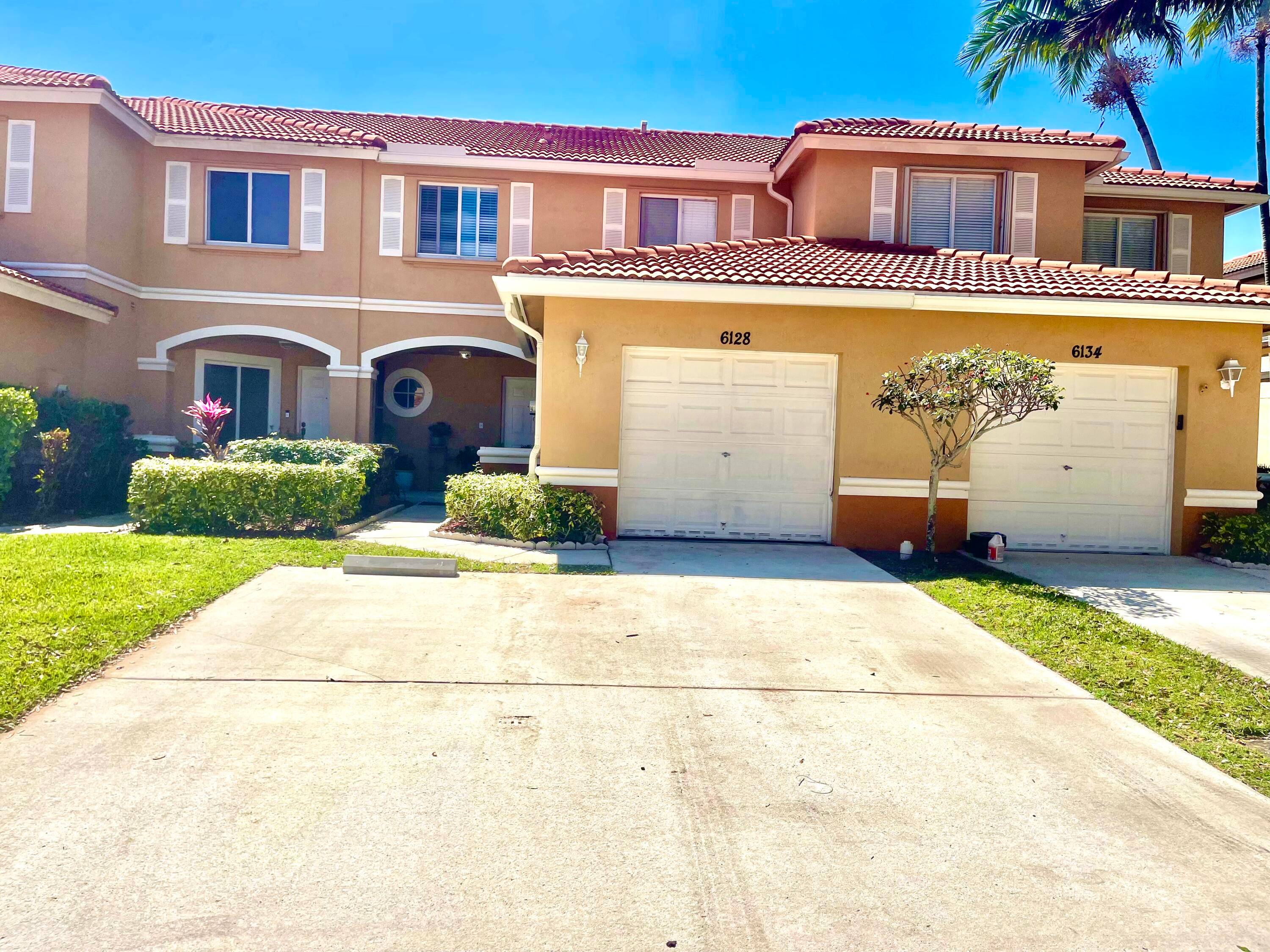 Charming Townhouse in the Renaissance Community !