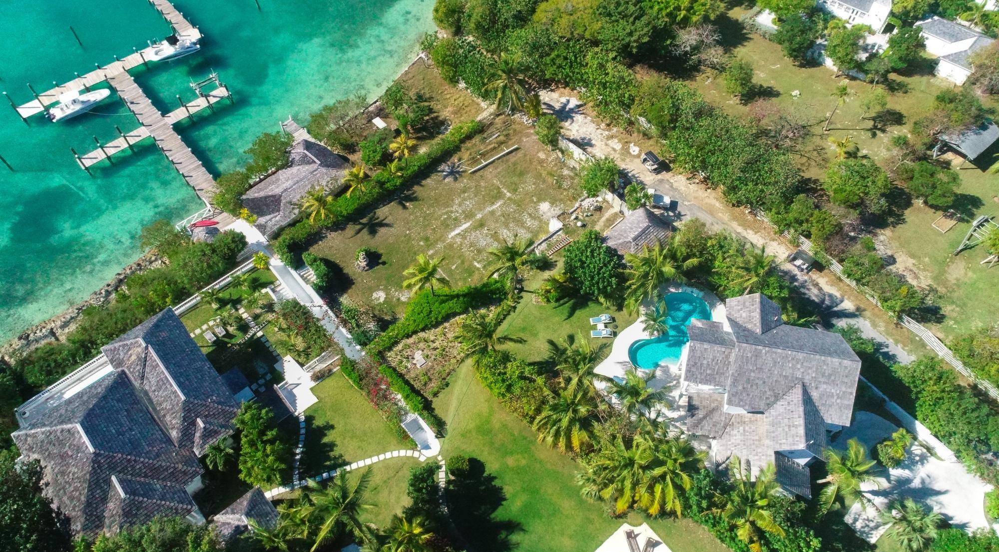 WATERFRONT HOME W/DOCKS Single Family Home Harbour-Island Eleuthera