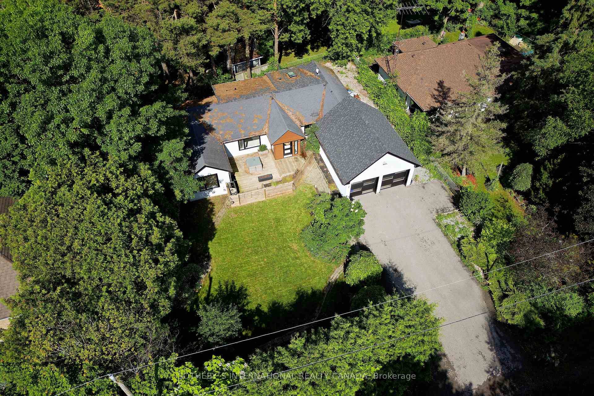 Discover this contemporary luxury bungalow at Preston Lake !