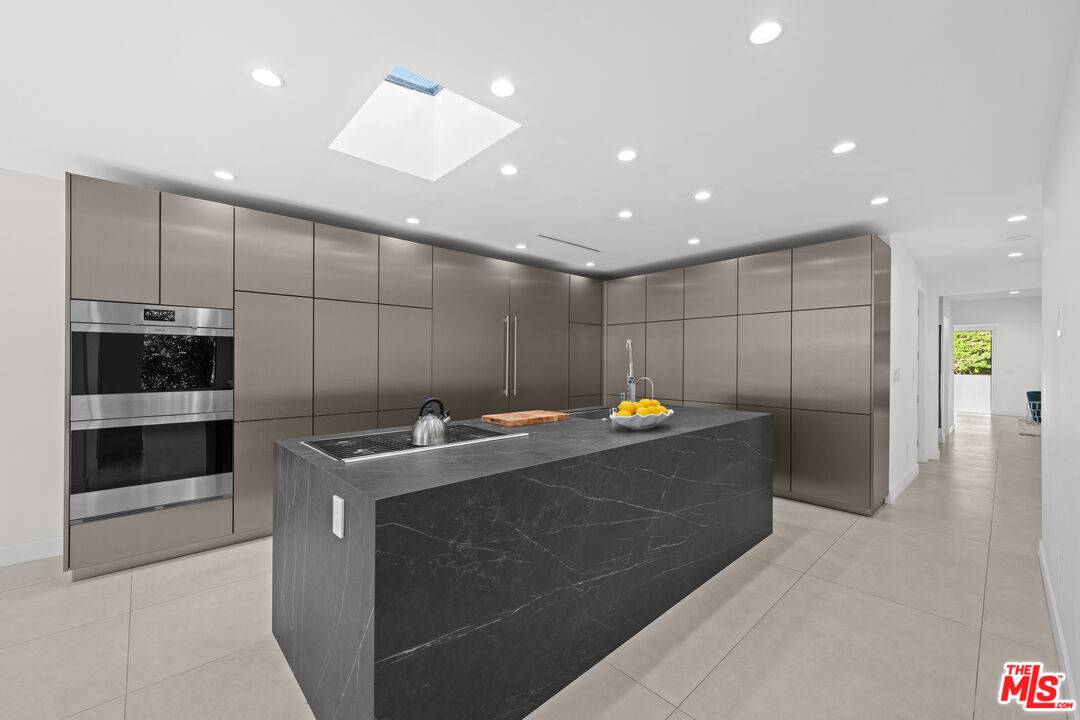 201 S Bedford Dr 5BR Beverly Hills La