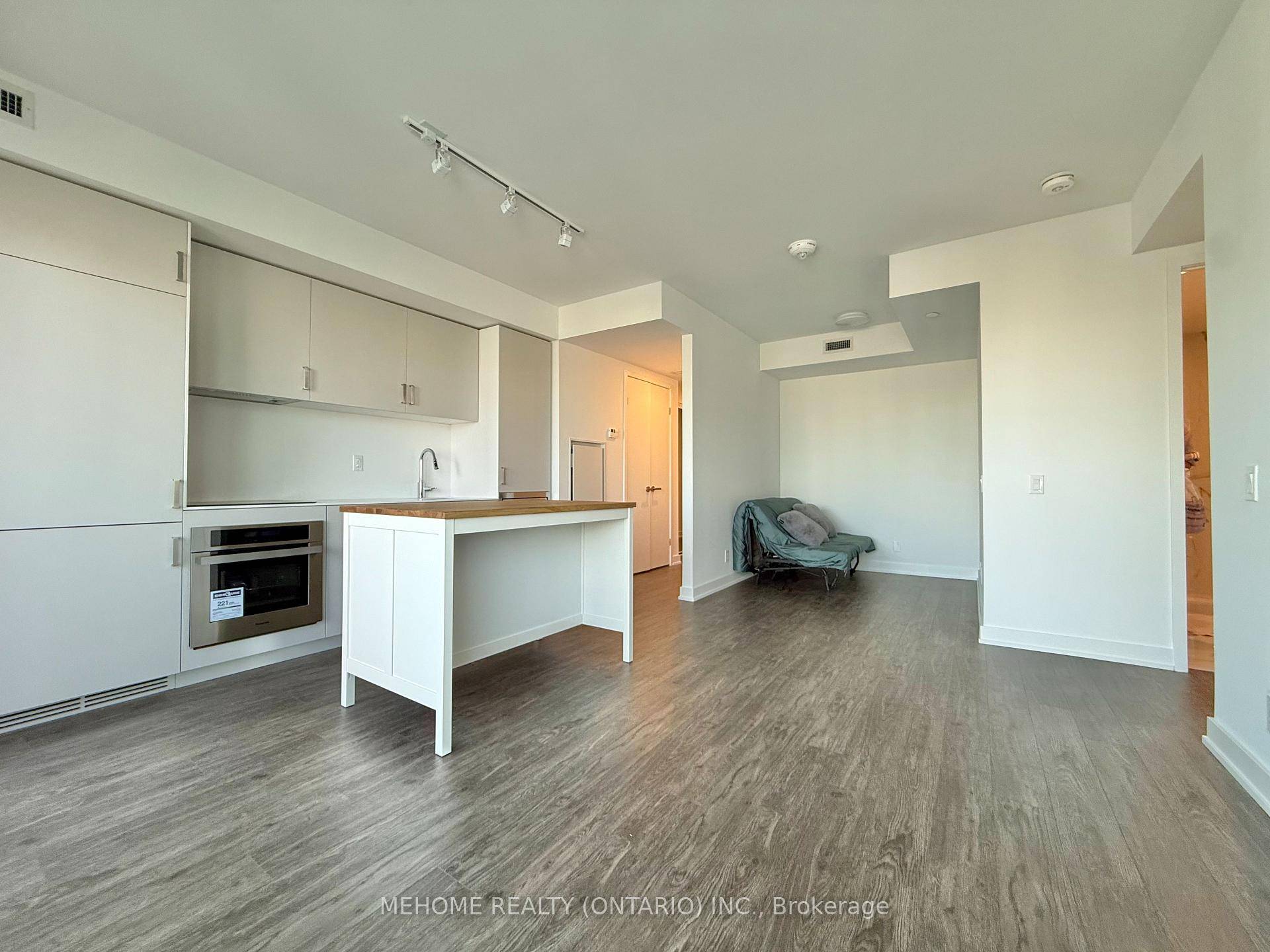 FULLY FURNISHED ! STUDENTS ARE WELCOME !