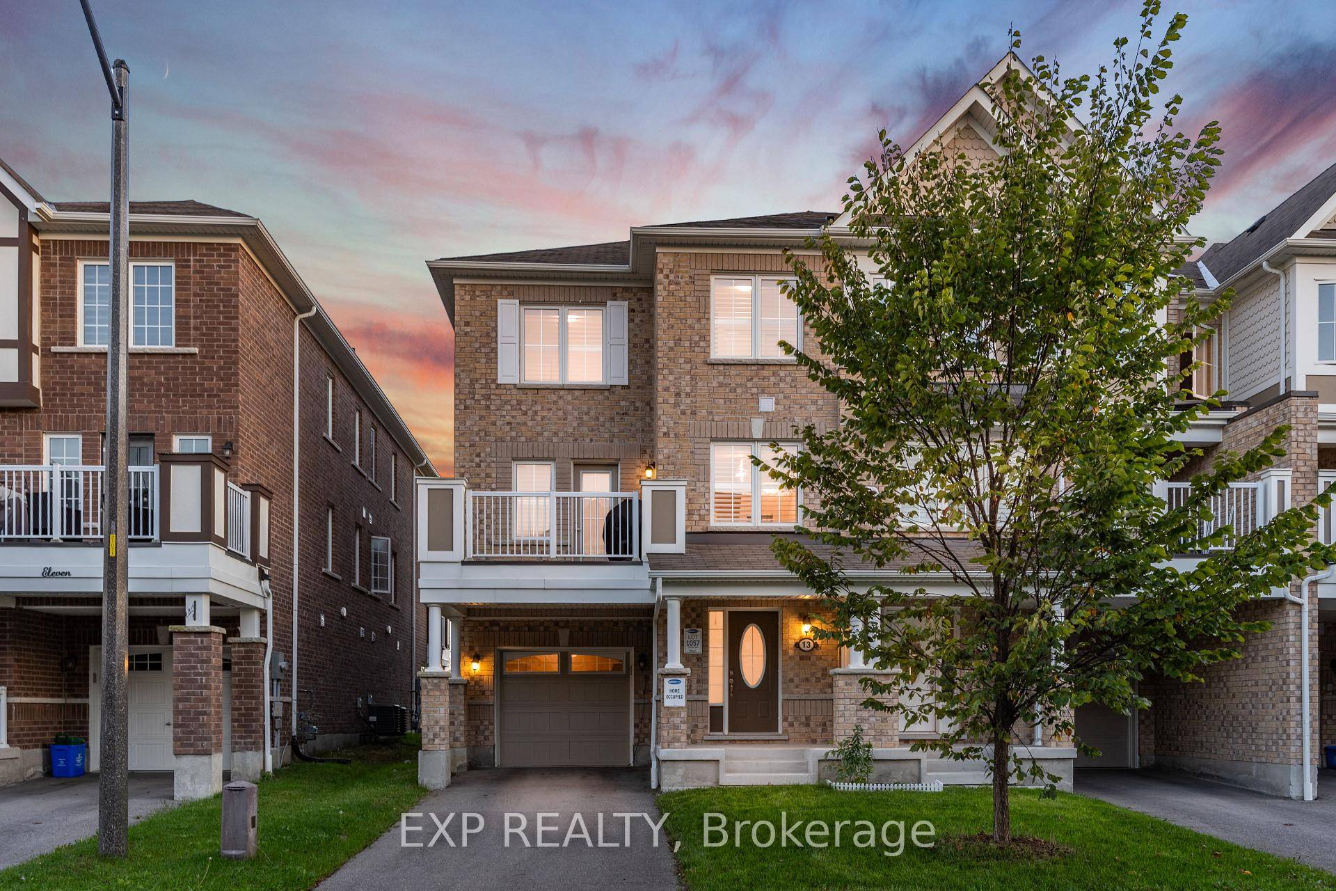 Bright Modern End Unit Townhome in WhitbyWelcome to this stylish 3 bedroom freehold end unit with no sidewalk and parking for 3.