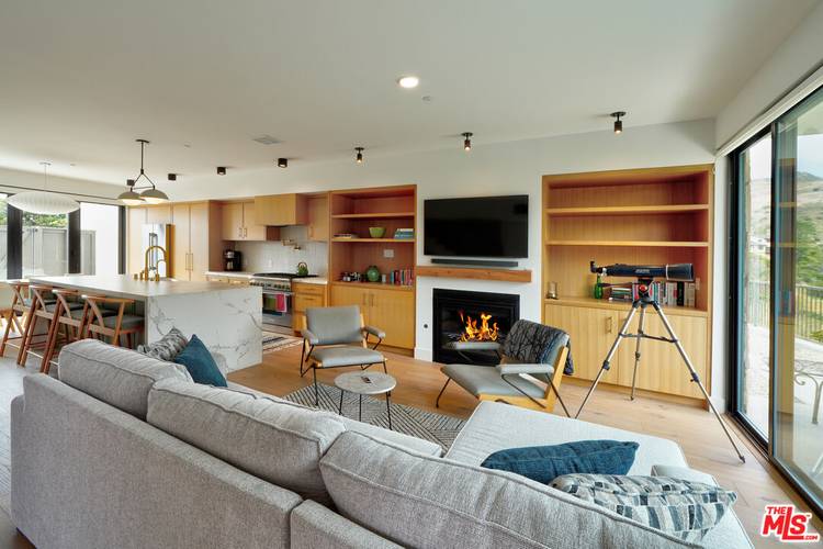 6208   Tapia Dr 3BR Malibu La