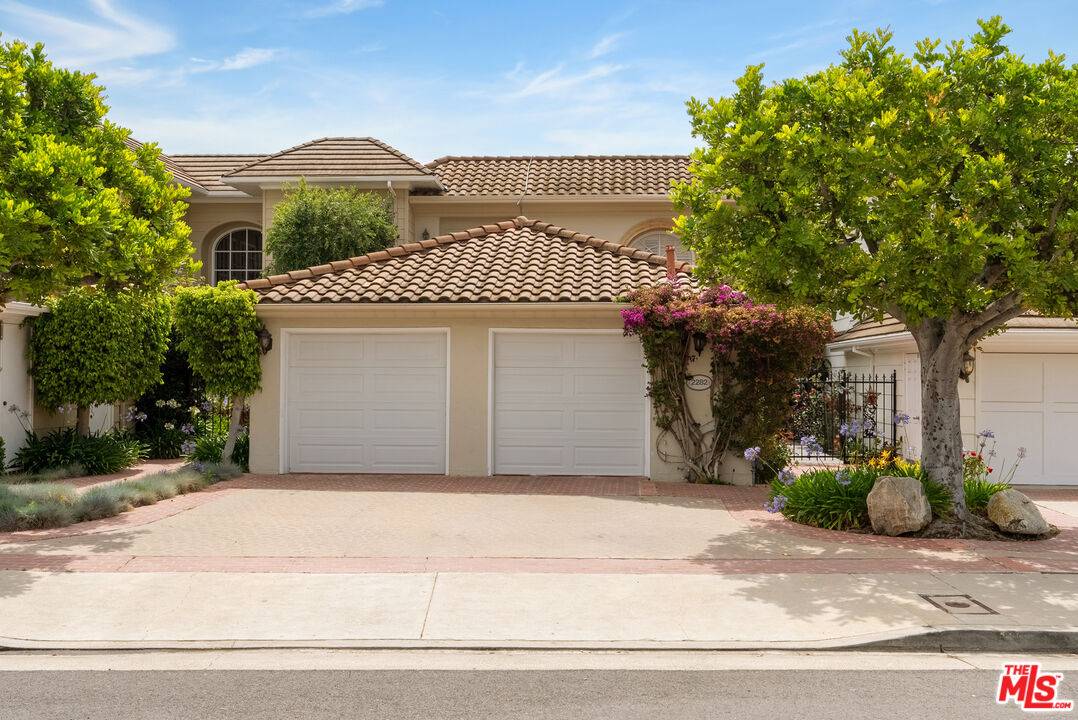 2282 Canyonback Rd 4BR Brentwood La