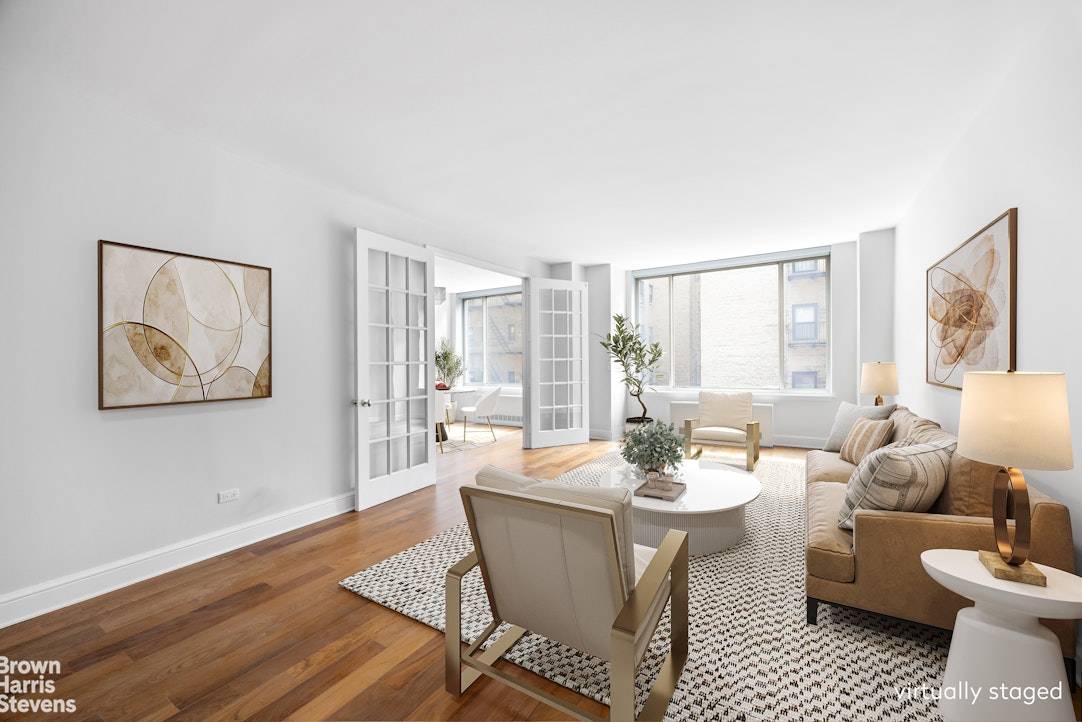 NOT JUST 2BR BUT CONV 3BR BEAUTY AT THE WONDERFUL KNICKERBOCKER CONDO A gracious entrance foyer welcomes you to this beautifully elegant, spacious, sunny and quiet renovated home !