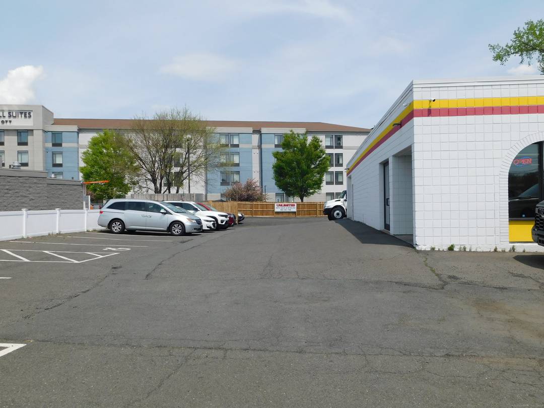 Rare opportunity to purchase this 1980 newly renovated 3, 970 sq ft building with showroom, service center with car lift and office space.