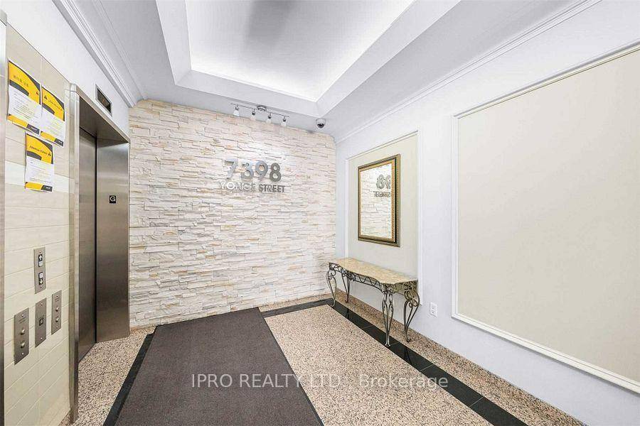 Amazing bright and spacious 2 bedrooms plus 2 Bathrooms located in the quiet Central Park Building on Yonge.