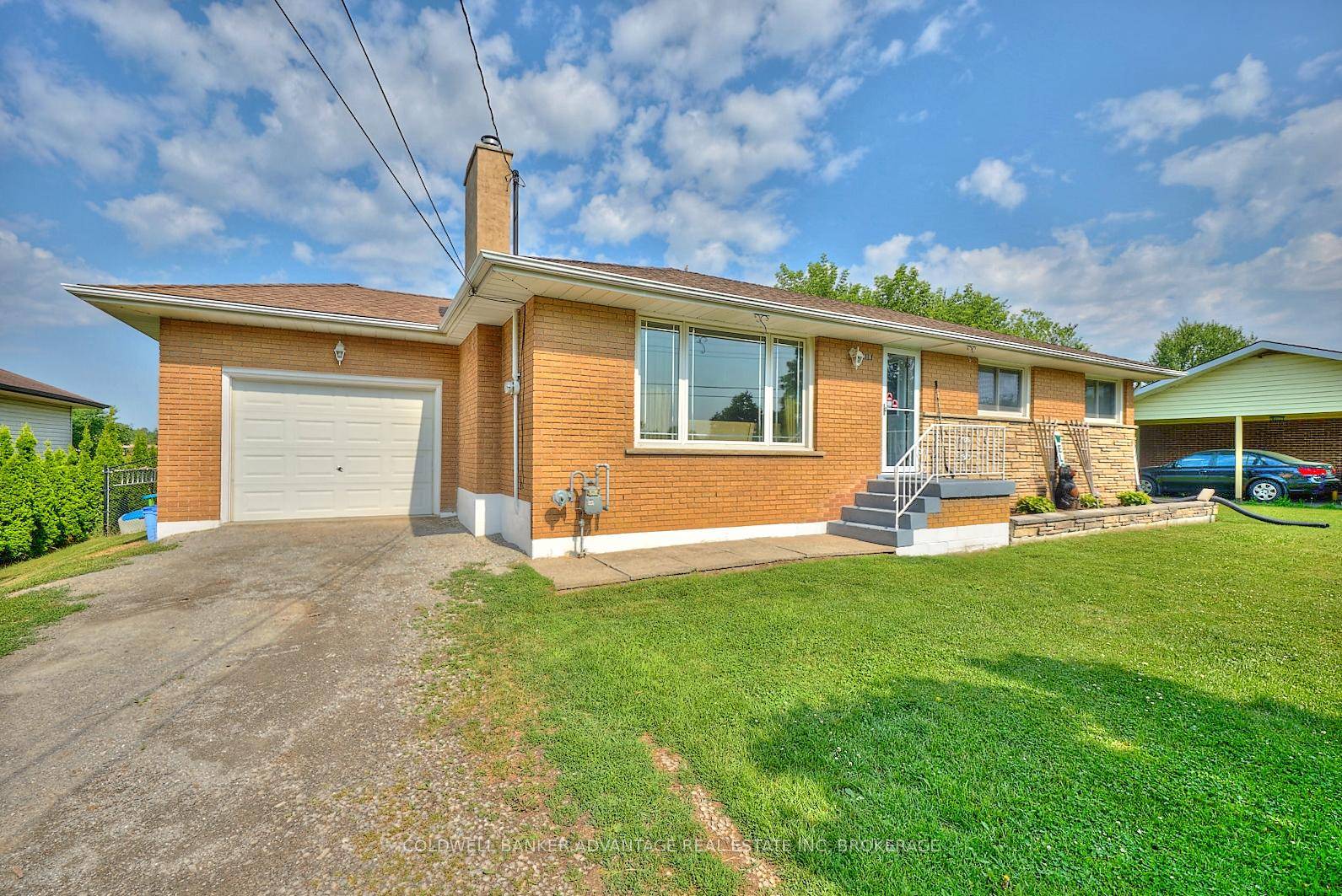 Tranquil Country Living Just Minutes from the City !