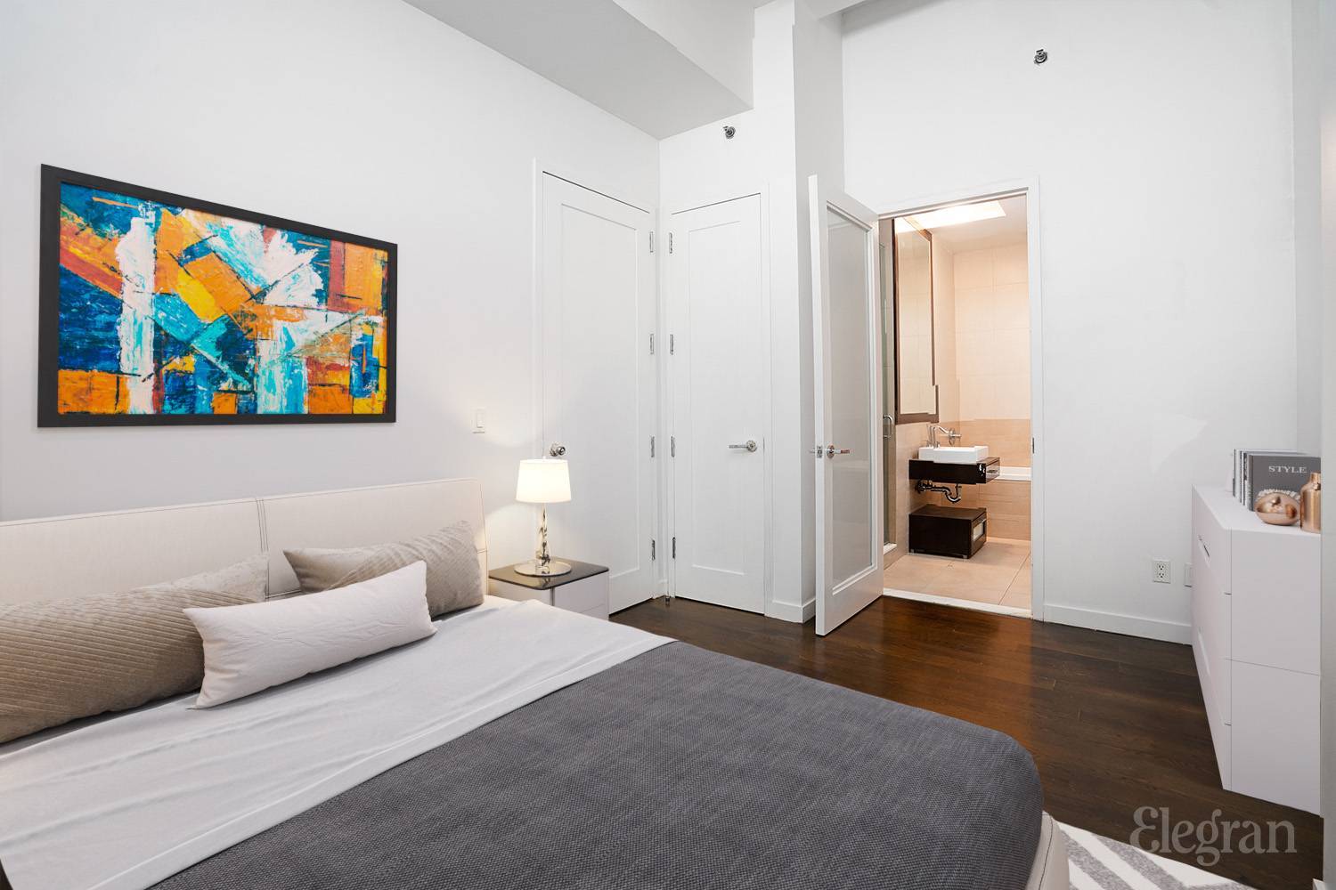 Beautifully renovated and ready for you to enjoy, this apartment is guaranteed to delight.