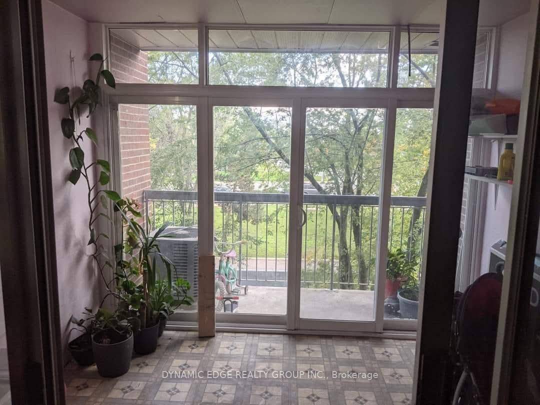 Experience Prime Living 4 Bedroom 2Washroom Condominium In Southwest Mississauga.