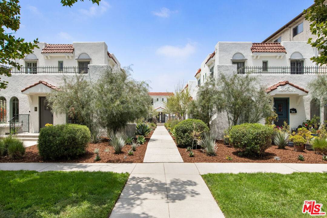 619 1/4 N Sycamore Ave 2BR Hancock Park La
