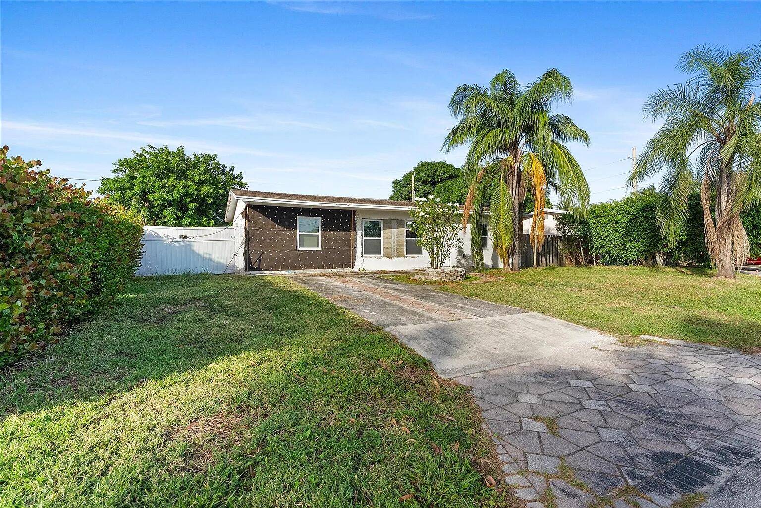 Investor Opportunity ! ! Location Location !