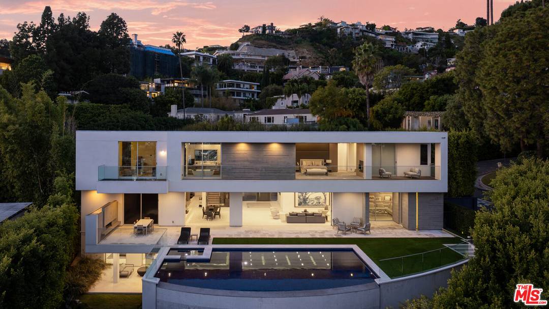 1401   Londonderry Pl 6BR Sunset Strip La