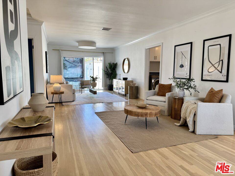 956   4th Ave 3BR La