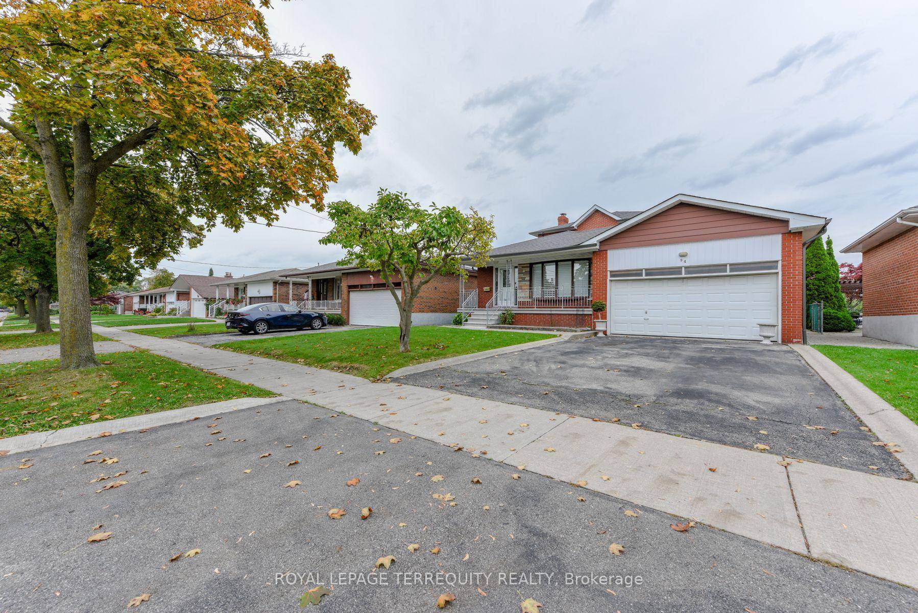 Welcome to this beautifully maintained, exceptionally Spacious family home.