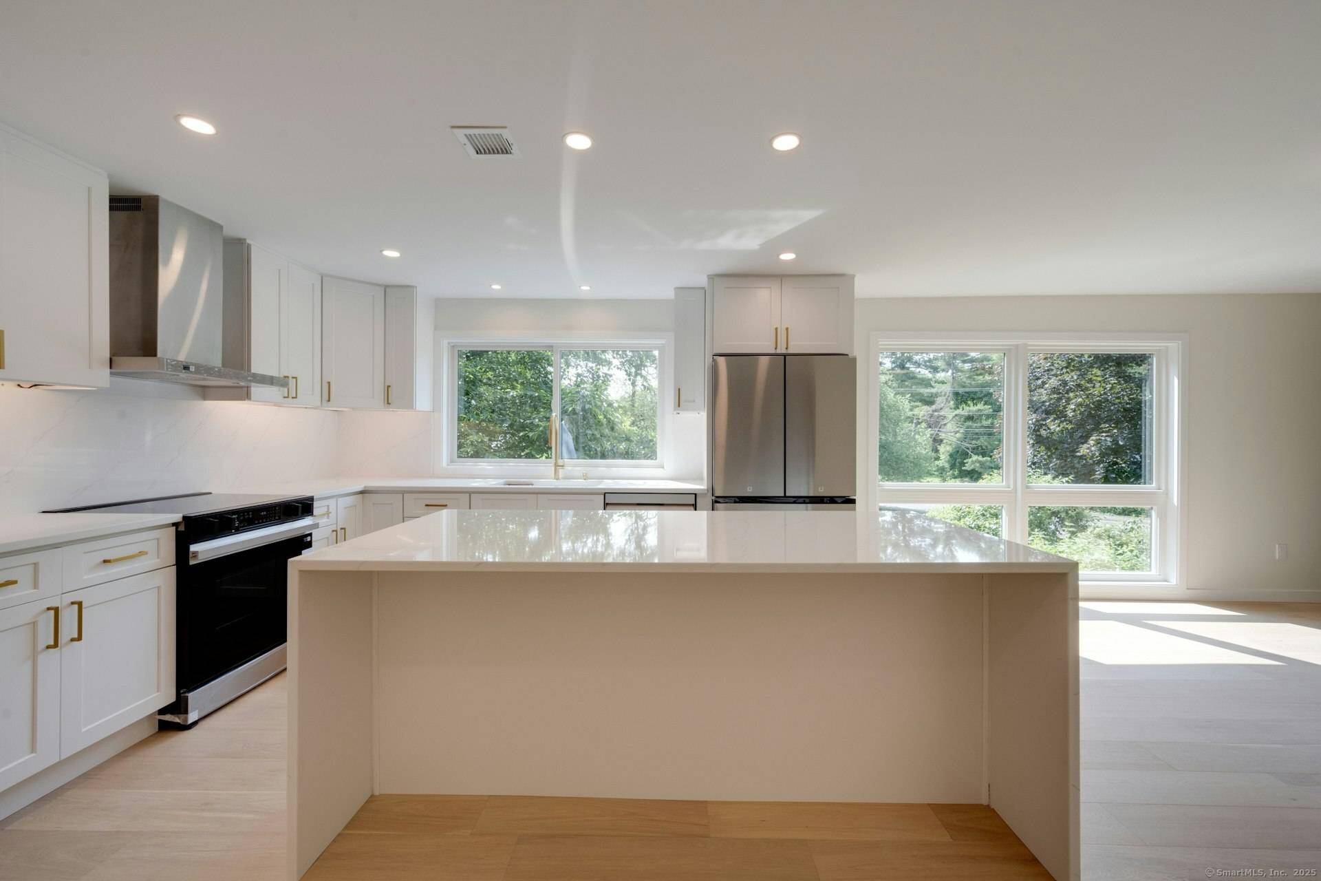 Beautiful 3BR 2BA fully remodeled condo in West Norwalk's highly sought after Ledgebrook community.