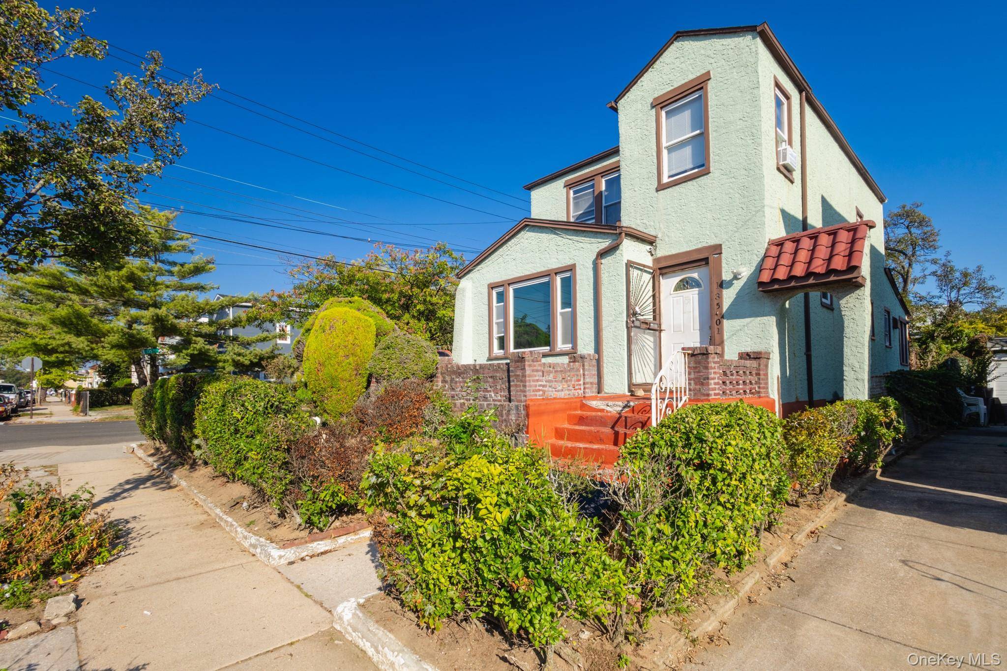 Sunny Detached Colonial on a Corner Lot amp ; Located in the Heart of Laurelton Springfield Gardens.