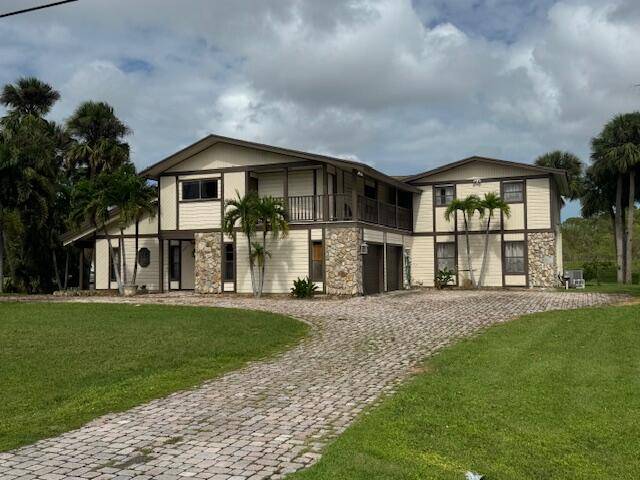 Live Real Estate Auction at the Property !