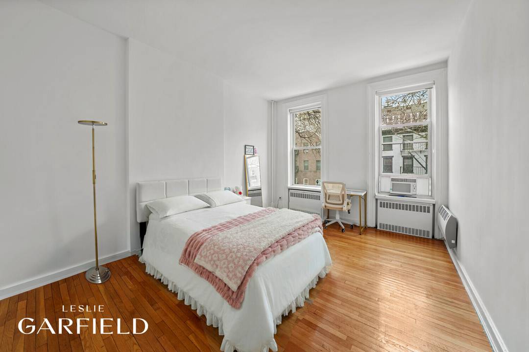 Located in a prime Gramercy Park location, just moments from Union Square, Stuyvesant Square Park, and Irving Place, 347 East 19th Street is a 20' wide, four story townhouse offering ...