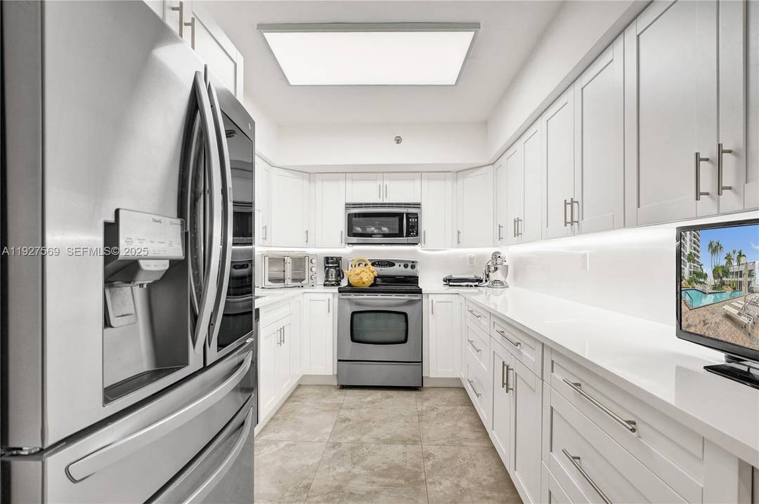 Great opportunity to own in the desirable Mystic Pointe community, Tower 300.