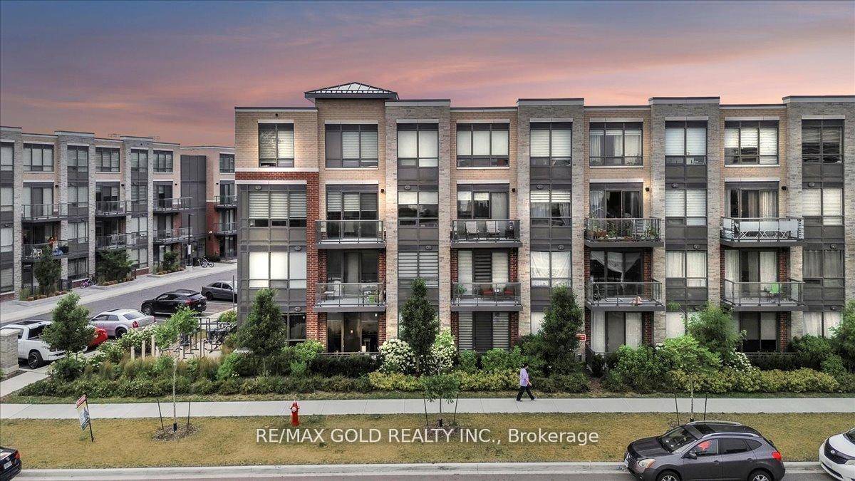 Stunning 2 Bedroom, 3 full bathroom, 2 Storey Condo Townhouse with ensuite Laundry in a Family Friendly Community !