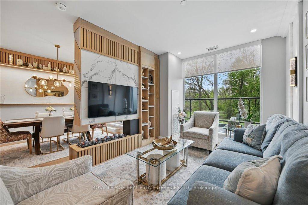 RAVINE VIEW EXECUTIVE TOWNHOME !