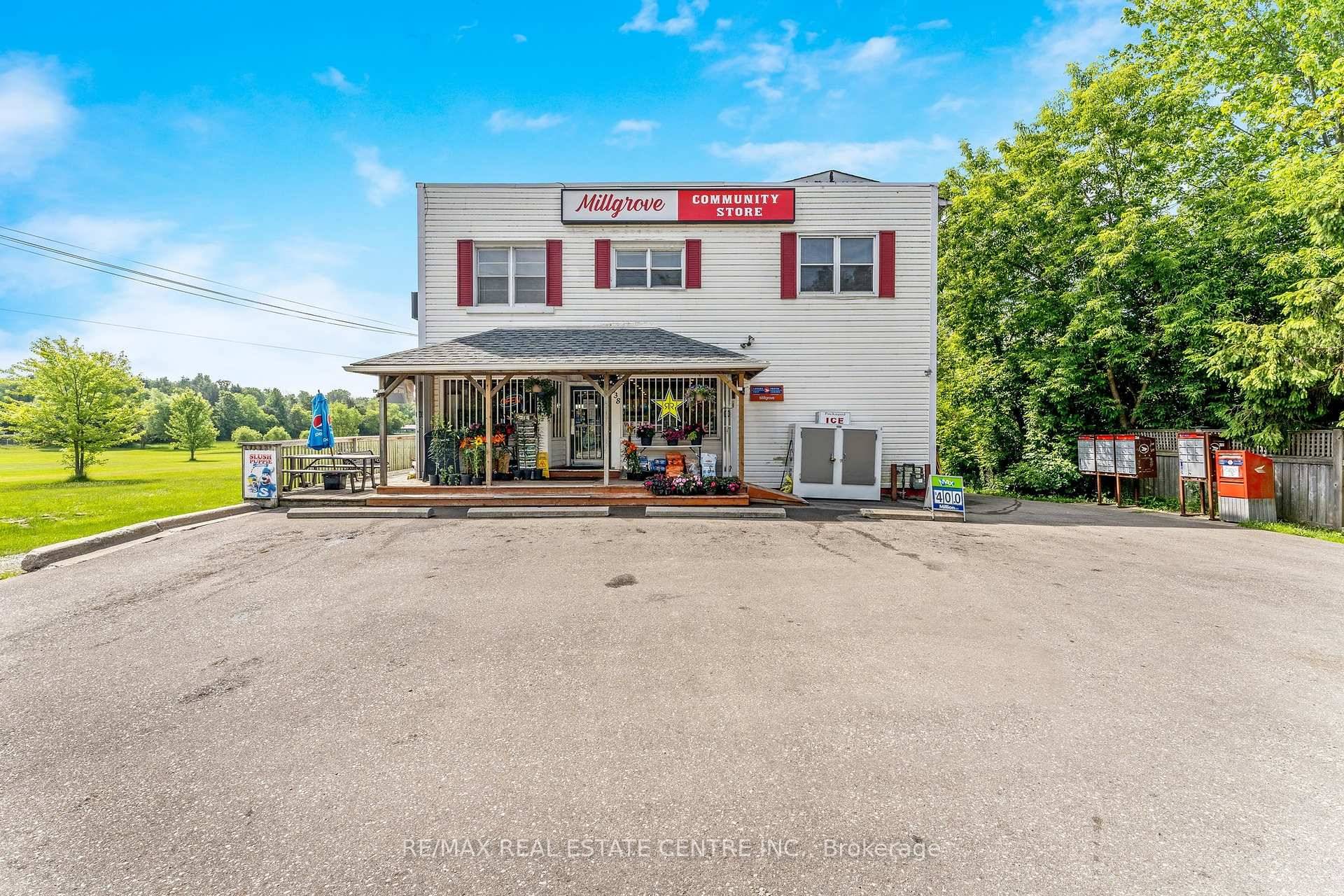 LIVE and WORK on this beautiful country property located just minutes from Waterdown and all the necessary amenities.