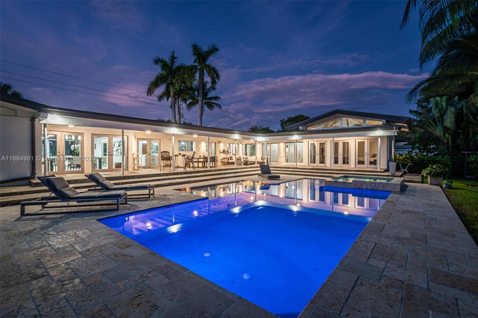 Arrive to a reimagined midcentury modern where architecture, light, and ease set the tone.