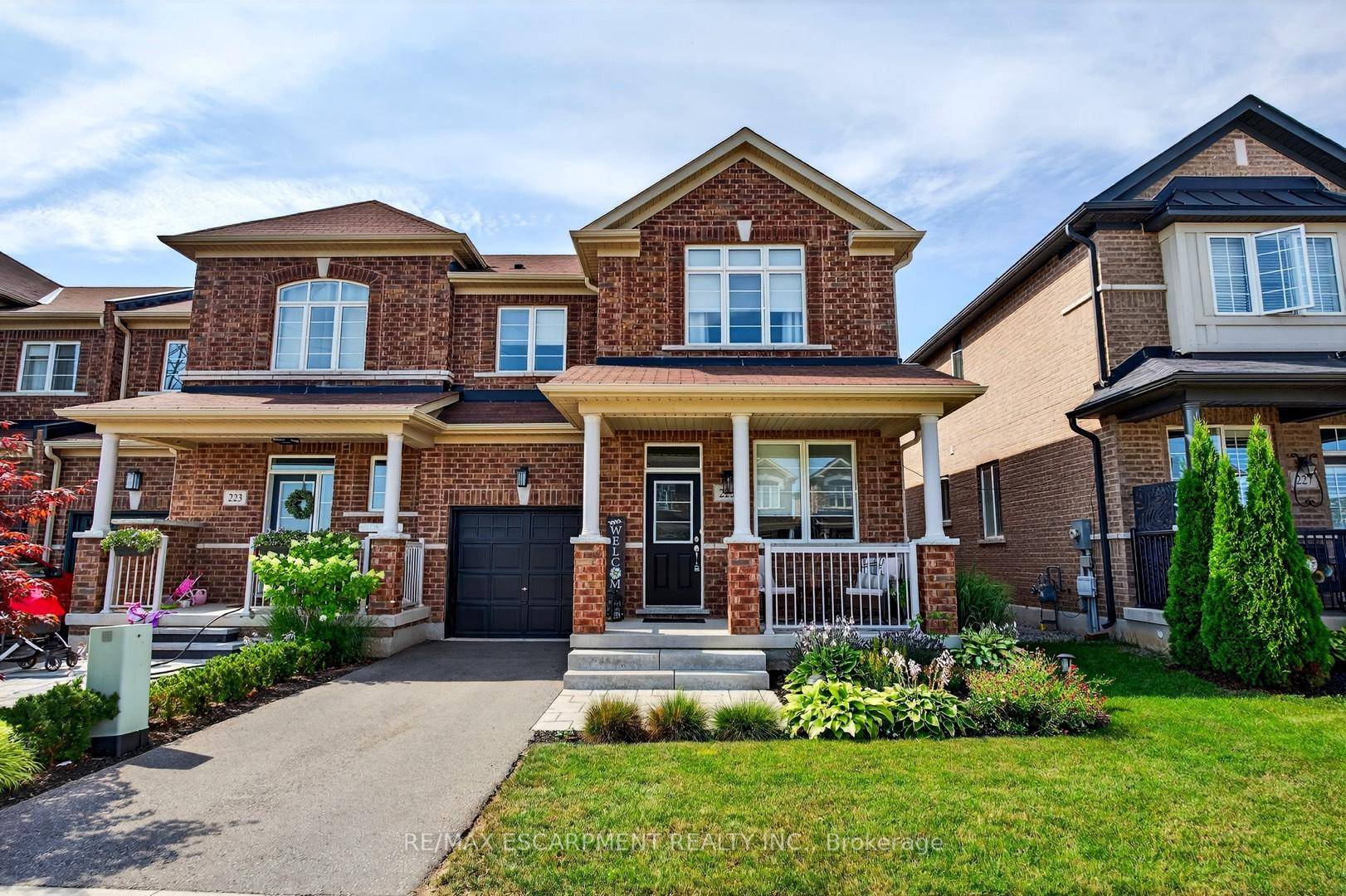 Don't miss this exceptional opportunity to own a rare, end unit townhome with over 3, 200 square feet of total living space larger than many detached homes !