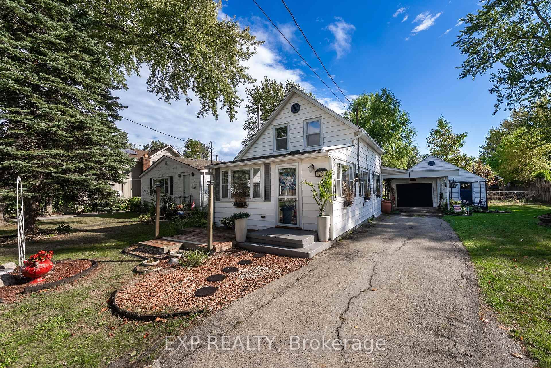 Just a short walk from Crystal Beach welcome to 3791 Fairfield Avenue, a delightful 2 bedroom home nestled in a peaceful and family friendly Fort Erie neighbourhood.