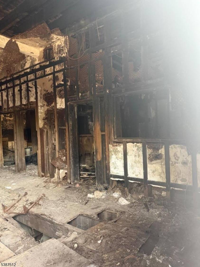 Attention all developers and contractors, just listed 12, 000sqft building on a block that has many brand new multifamily apartments, current totally vacant, your architect and imagination can possible create ...