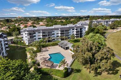 IMPECABLE REMODELED CONDO, 2 bedrooms 2 bathrooms, new kitchen, new stainless steel appliances.