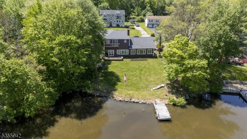 Beautiful lakefront home nestled in the Stowaway section of Pinecliff Lake 10 rooms including 4 bedrooms 3 full baths perfectly designed for comfortable living and entertaining.