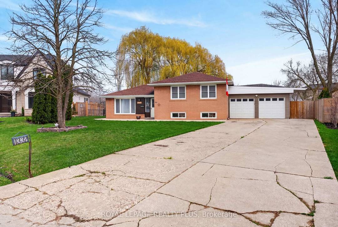 A truly exceptional and rarely available offering in one of Oakville's most coveted luxury enclaves, this expansive pie shaped approx.