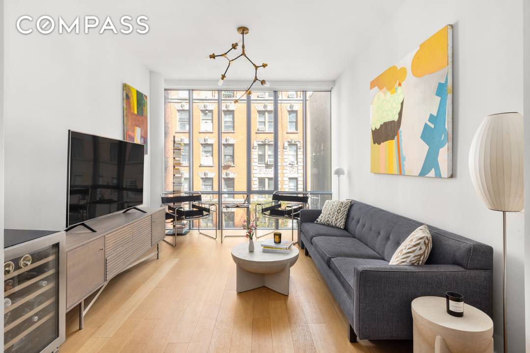 565 Broome Street N5E SoHo, New York Welcome to 565 Broome Street N5E a stunning one bedroom, one bath residence designed by Renzo Piano Building Workshop, with interiors by RDAI ...