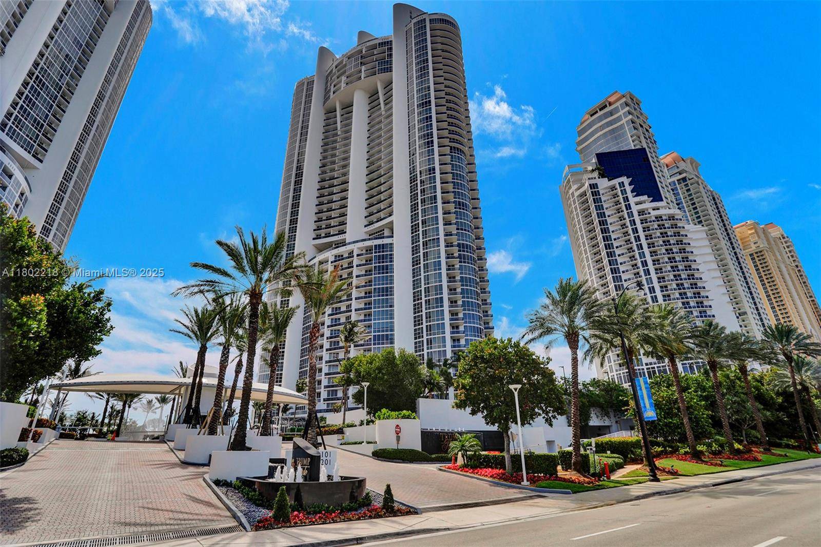 Experience luxury living at Trump Royale in Sunny Isles Beach with this beautifully upgraded 1 bedroom, 1.