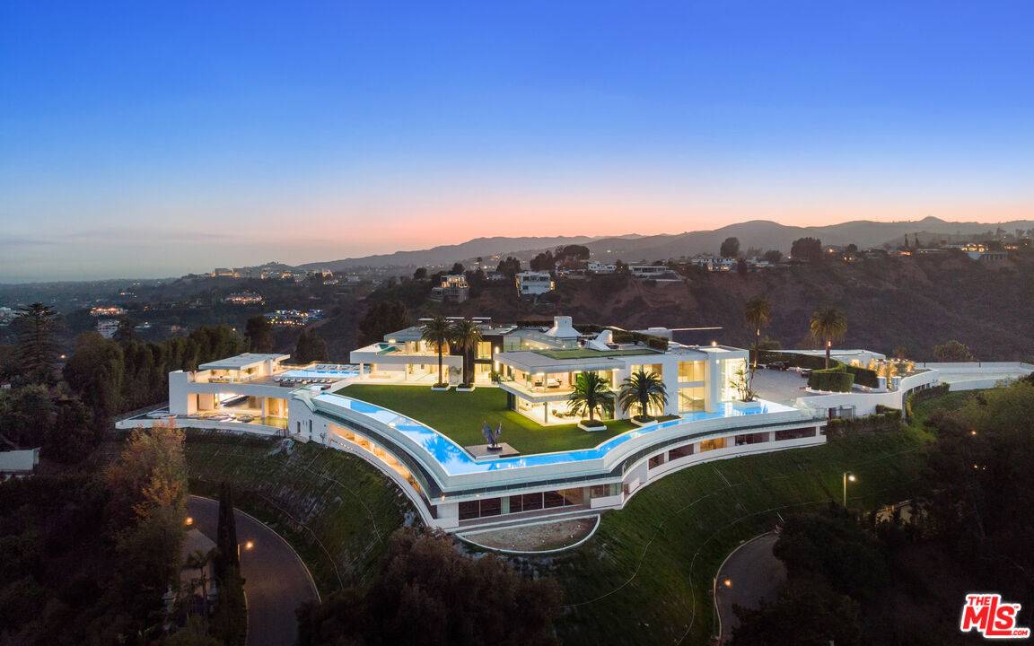 944   AIROLE WAY Bel Air LA