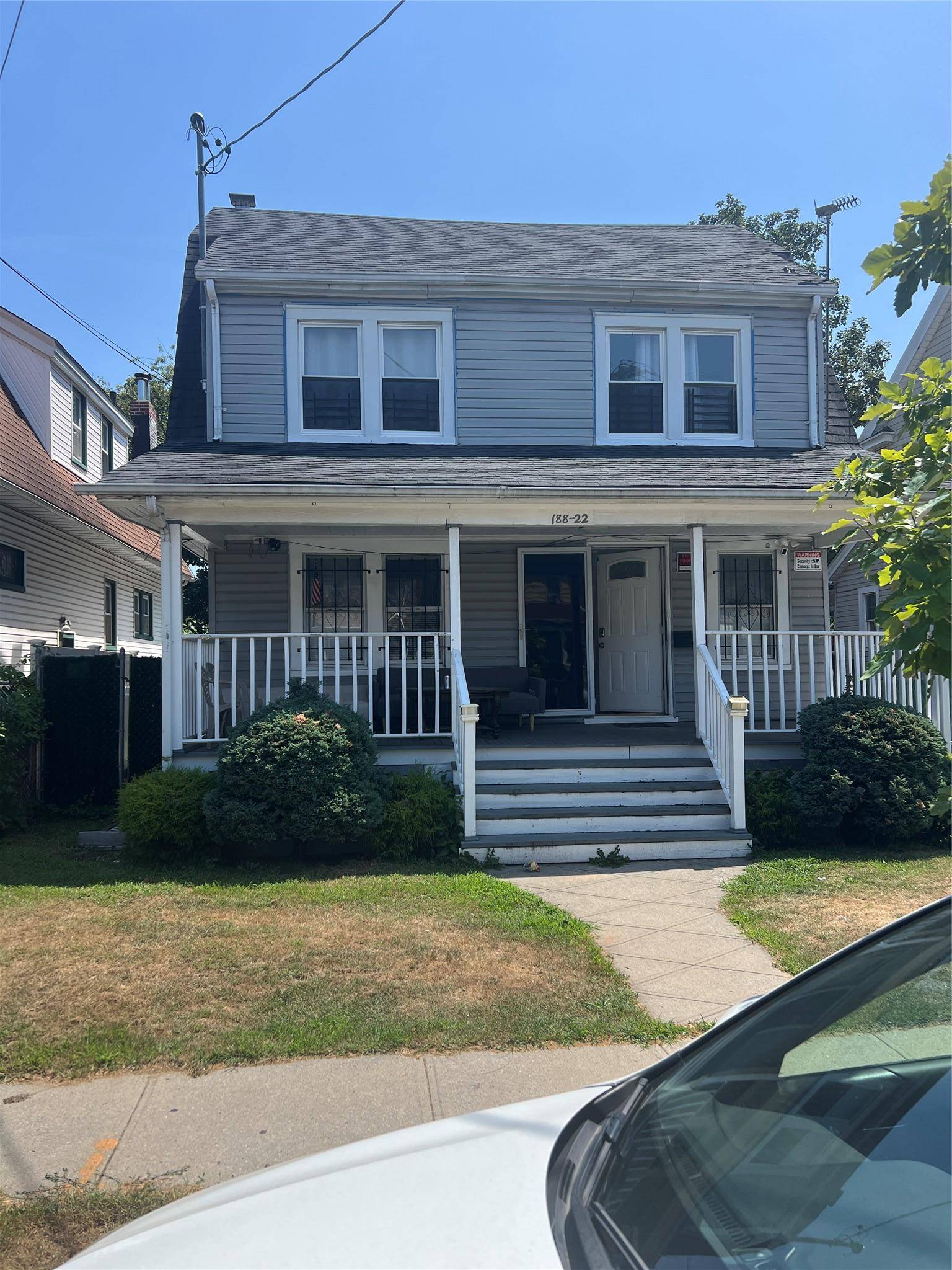 Heart of Saint Albans, Big Lot 40 140, Detached home, Renovated house5 bedrooms and 3 bathrooms.